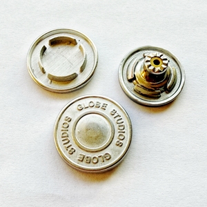 Nút áo jean bằng hợp kim kẽm mạ điện, khắc logo thương hiệu tùy chỉnh theo yêu cầu nhà máy, chữ nổi trên áo - Product Image 4