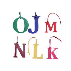 Bolso de cuero con letras en inglés al por mayor, 1 unidad, llavero con abalorios, colgante de mochila en forma de A-Z, abalorio para bolso de mujer - Product Image 2