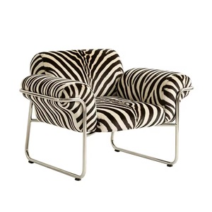 Divano Monoposto con Motivo Zebrato Stile Bauhaus, Sedia Cantilever in Acciaio Inossidabile - Vendita Diretta dalla Fabbrica per Alloggi Turistici - Product Image 1