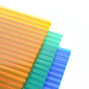 Fournisseur en gros de <span class=keywords><strong>polycarbonate</strong></span>, <span class=keywords><strong>prix</strong></span> pour feuille de plastique 4 mm 6 mm 8 mm 10 mm, panneaux de serre en <span class=keywords><strong>polycarbonate</strong></span>, feuille de toiture à double paroi, rouleaux de feuilles - Product Image 5