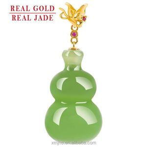 Colgante de Jade Natural Verde Espinaca de Grado A Certificado, Jade Verde Hotan, Calabaza 3D, Hebilla de Oro de 18K con Incrustaciones de Rubí - Product Image 1