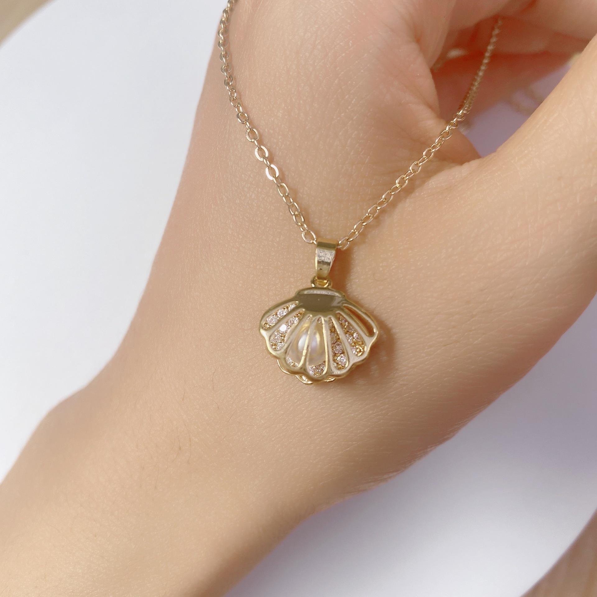 Pearl shell (gold)