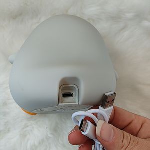 Lámpara Nocturna de Silicona con Forma de Pingüino, Recargable por USB, LED, Lámpara de Noche para Niños, Lámpara de Noche para Guardería con Doble Brillo - Product Image 4