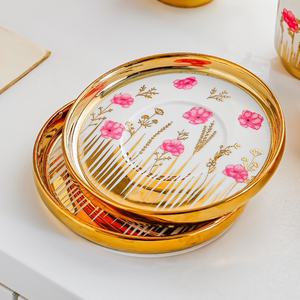 Ensemble tasse et soucoupe à café en céramique réutilisable, style minimaliste vintage, motif floral, avec bord et poignée dorés - Product Image 6