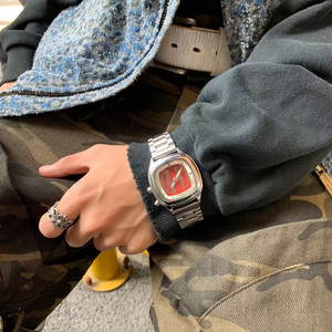 새로운 디지털 디스플레이 레트로 시계 광장 미래 기술 스타일 남성용 시계 다목적 절묘한 틈새 스테인레스 스틸 시계 - Product Image 4