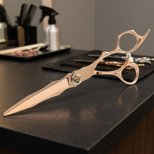 Ciseaux de coiffure professionnels en or rose de qualité supérieure, en acier japonais VG10 Cobalt, pour barbier droitier, à pointe arrondie, avec manche en acier. - Product Image 1