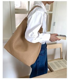 Bolsa de Mano Simple de Gran Capacidad, Tejida en PU, Bolsos de Cuero Duraderos de Gran Capacidad - Product Image 1
