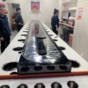 สายพานลำเลียงซูชิแบบหมุนรูปพระจันทร์เสี้ยวขนาด 114 มม. 140 มม. ปรับแต่งได้อย่างเต็มที่สำหรับร้านซูชิ - Product Image 4