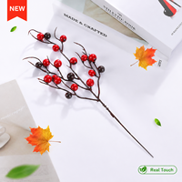 Cabang Buah Holly Buatan Berkualitas Tinggi, Buah Palsu Merah, Batang Winterberry untuk Rangkaian Bunga Natal dan Thanksgiving