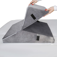 Coussin triangulaire de chevet en mousse à mémoire de forme à poils courts pour le reflux acide, le ronflement et les douleurs dorsales