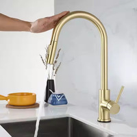 Robinet de cuisine intelligent à induction doré brossé, à poignée unique en céramique et acier inoxydable, avec douchette extractible, eau chaude et froide
