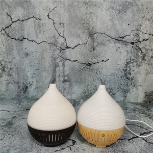 Los más vendidos Minigo 160ML difusor de humidificador de aceite para coche Color de grano de madera niebla cálida luz LED colorida sin agua para el hogar - Product Image 3