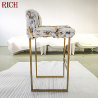 Tabouret de bar moderne avec siège en fourrure véritable moelleuse, structure en métal doré, chaise de comptoir pour salon, salle à manger, hôtel, restaurant