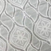 Tissu en dentelle brodée découpée au laser 100 % polyester, motif floral ajouré, pour robes et chemisiers, vente en gros, personnalisable OEM