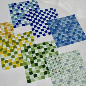 بلاط فسيفسائي لحمامات السباحة زجاج كريستالي لامع أزرق وأبيض للأماكن الخارجية بسعر الجملة - Product Image 4