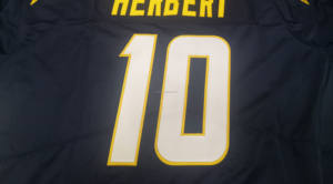 Kualitas Terbaik kustom #10 Justin Herbert #15 Ladd McConkey #3 Derwin James Jr. Jahitan jersey sepak bola Amerika - Product Image 3