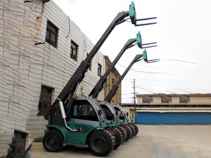 Chariot élévateur télescopique HNT30 de 3 tonnes avec mât à flèche multi-étages pour les travaux de manutention de matériaux de construction - Product Image 3