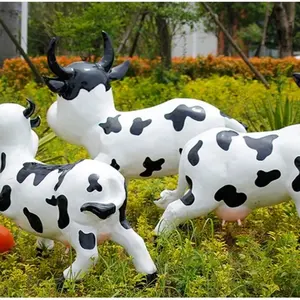 Außen individualisierte Landwirtschaftliche Dekoration Fiberglas Tier Kuh Skulptur Lebensgröße Harz bemalte Farbe Fiberglas Kühe Statue zu verkaufen