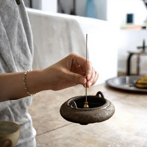 حامل بخور صيني ثلاثي الأرجل من السيراميك صديق للبيئة من مينغشو مع صحن، ناشر عطري للعلاج بالروائح وإكسسوارات الشاي - Product Image 3