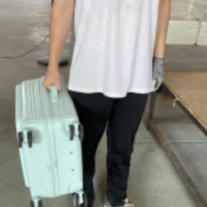 กระเป๋าเดินทางแบบแข็ง วัสดุ PC ล้อหมุนได้ ป้องกันการโจรกรรม ซิปปิด กระเป๋าเดินทางสำหรับทุกเพศ - Product Image 4