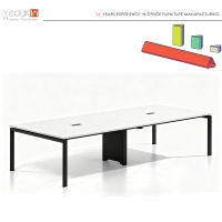 Poste de travail PC moderne, grande table de conférence modulaire avec structure métallique pour bureau de 8 à 10 personnes