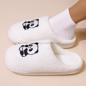 Nouvelles idées de produits : Pantoufles d'intérieur pour femmes avec semelle en TPR, dessus en peluche, pantoufles plates pour femmes à prix avantageux - Product Image 3