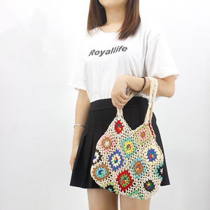 Sac fourre-tout de plage tendance style ethnique, sac à <span class=keywords><strong>main</strong></span> tissé à la <span class=keywords><strong>main</strong></span> ajouré, sacs au crochet tricotés à la <span class=keywords><strong>main</strong></span> à motif floral - Product Image 2