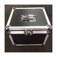 Flight Case pour Console de Mixage Midas M32 Live avec Doghouse et Roues, Série Blackline, en Aluminium