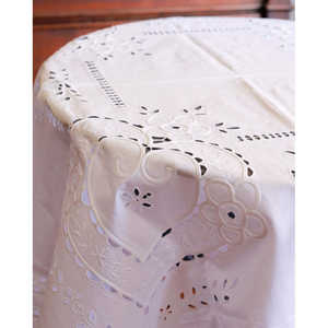 Mantel Redondo de Satén Comercial Carlareggio con Bordado y 8 Servilletas de Lino Bordadas para Hoteles, Bodas y Fiestas Navideñas - Product Image 3