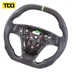 Volant en fibre de carbone véritable TDD adapté à la Volvo S40 avec cuir perforé - Product Image 1