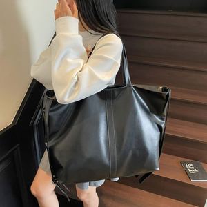 Sacs à main pour femmes de grande capacité, sacs à main simples de couleur noire, sacs à main en cuir PU imperméables - Product Image 3