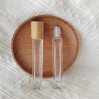 Rouleau de parfum avec LOGO personnalisé bouteille de 10ml en verre épais carré mince avec couvercle en bambou et rouleau en acier métallique pour huiles essentielles