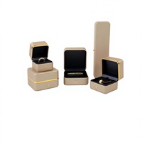 Boîte à bijoux de luxe en cuir PU avec doublure en velours, boîte cadeau pour bagues, boucles d'oreilles, colliers, vente en gros directe d'usine, logo personnalisé