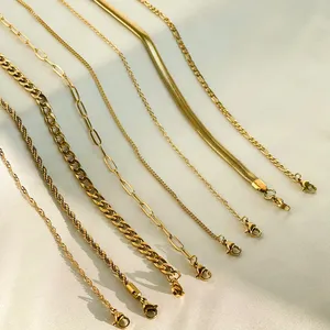 Minimalistisches 18k Gold vergoldetes edelstahl-geschichtetes Choker-Halsband Frauen kubanischer Büroklip Twist Figaro Kette Halskette