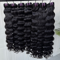 Lots de Cheveux Humains Vierges Ondulés Cambodgiens Couleur Naturelle Grade 10A Double Trame Faite à la Machine Emballage Personnalisable Commande en Gros