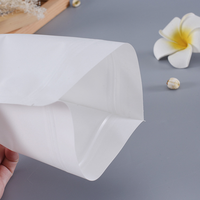 Pochette en papier Kraft imperméable recyclable de qualité alimentaire blanche avec fenêtre sac debout pour la nourriture pour animaux de compagnie sucre chewing-gum
