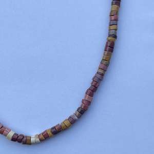 Collar de Cuentas de Piedra Natural Mookaite de 4mm, 6mm, 8mm, Lisas, Tipo Heishi, con Baño de Oro, Grado AAA, Certificadas por IGI, de Moda - Product Image 3