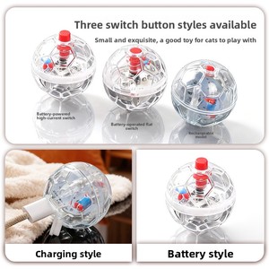Wiederaufladbares, geräuschloses, automatisch blinkendes Haustier-Katzenspielzeug, langlebiger, leuchtender, transparenter Katzen-Teaser-Ball in Fußballform - Product Image 3