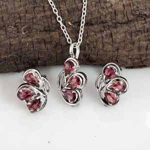 Ensemble de bijoux à motif floral, ensemble de bijoux en rhodolite naturelle, argent sterling 925, fabricant de bijoux sur mesure - Product Image 1