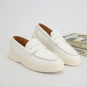 Mocasines de Piel de Cocodrilo 100% Estilo Británico para Hombre - Zapatos Casuales Sin Cordones con Suela Gruesa y Forro de Piel de Becerro - Product Image 4
