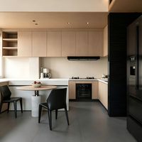 Armoire de cuisine de style Japandi minimaliste avec éclairage LED et organiseurs pour les contenants de rangement de cuisine