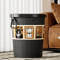 Nouveau bureau à domicile moderne en plastique intérieur rond poubelle dessin animé poubelle avec poignée chambre d'hôtel déchets papier poubelle sans couvercle