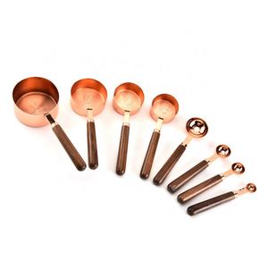 Ensemble de 4 cuillères et tasses à mesurer en acier inoxydable plaqué cuivre avec manche en bois - Product Image 5