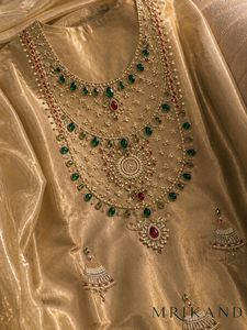 Ensemble Kurta de Luxe en Soie Non Cousue avec Bas en Chanderi et Dupatta Transparent, Broderie Aari Zardozi, Ornements Émeraude, Tenue Ethnique - Product Image 2
