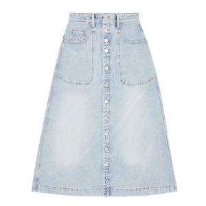 กระโปรงยีนส์ทรงเอเอวสูงสีฟ้าอ่อนติดกระดุมเต็มตัวสำหรับผู้หญิง ผลิตตามสั่งจากโรงงานจีน ขายส่ง เหมาะสำหรับใส่ทำงานหรือเป็นชุดลำลองสำหรับสาวๆ - Product Image 4