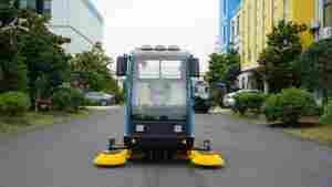 Balayeuse de rue industrielle lourde à propulsion automatique, nouvelle, alimentée par batterie, pour le nettoyage en extérieur - Product Image 2