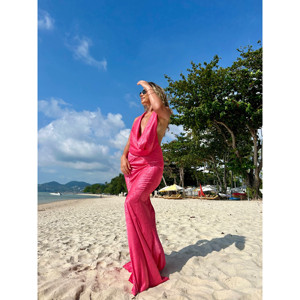 Abito rosa caldo con collo alto a scollatura lunga mega a collo basso - Product Image 5