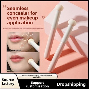 Petit <span class=keywords><strong>pinceau</strong></span> de maquillage multifonctionnel en forme de champignon, à tête éponge, avec manche en plastique, pour estomper les imperfections - Product Image 2
