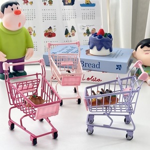 Mini carrito de compras de metal, color rosa, morado, azul, blanco, de hierro forjado, accesorio para fotos de muñecas y decoración, de 8 a 13 años - Product Image 1