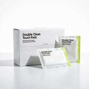 Double Clean Touch Pads Lingettes nettoyantes pour un démaquillage doux et une action apaisante sur la peau, pour tous types de peau - Product Image 1